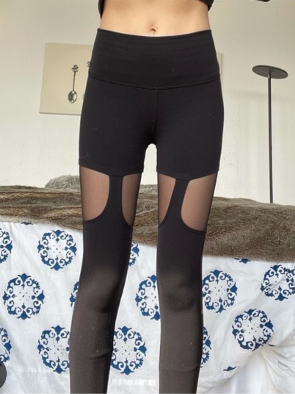 ALO Yoga Coast  Black Leggings with Mesh Knee Cutouts
